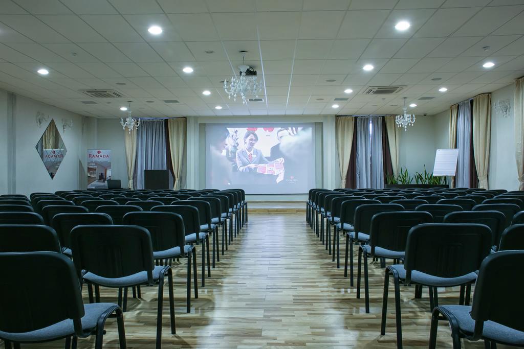 Lviv Ramada Hotel Exterior foto