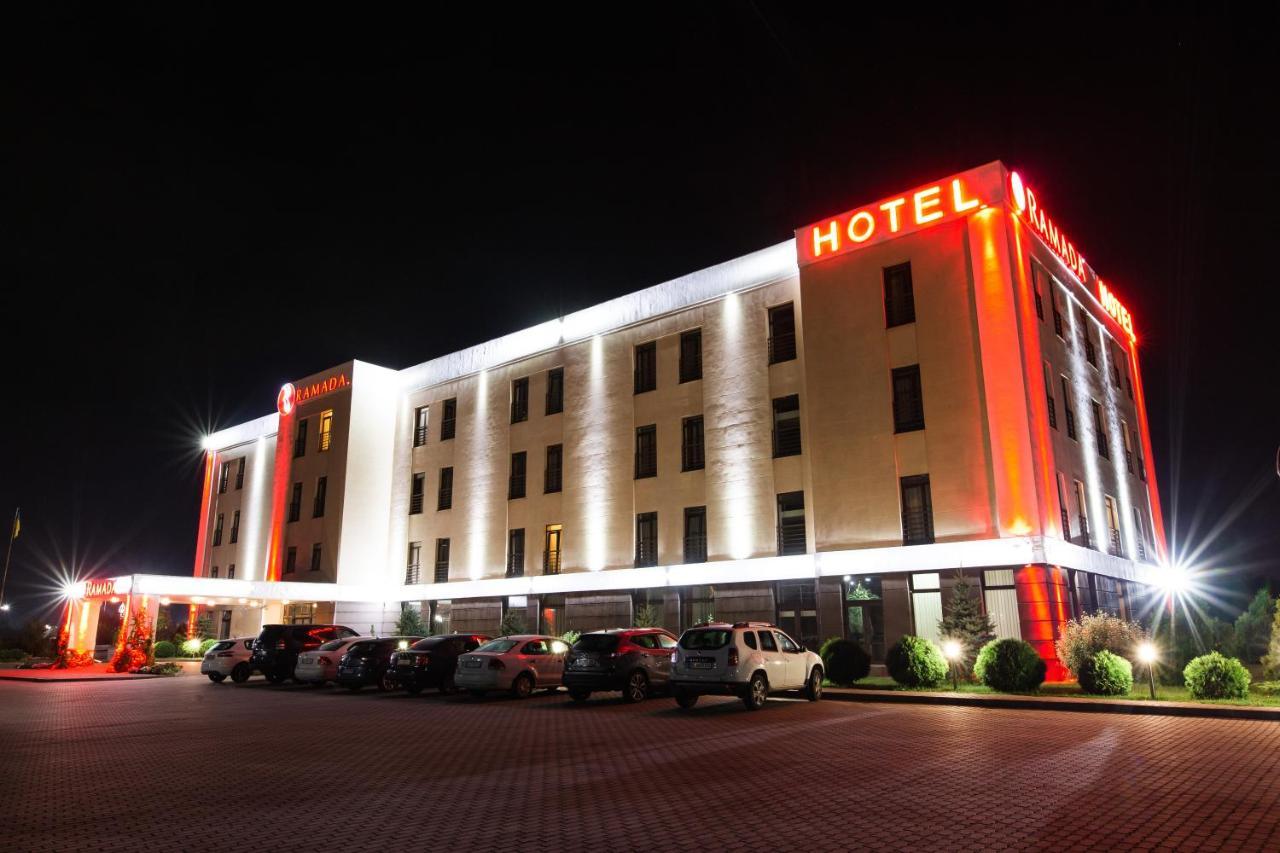 Lviv Ramada Hotel Exterior foto